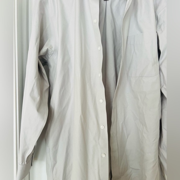 Never worn Gold Label Roundtree Yorke light gray button down size 17 1/2-35 - Picture 5 of 5